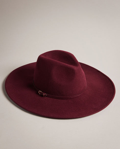 ABBIEA-Hats-Step out in style with ABBIEA. With a wide brim to shield you from the sun, this felt hat adds a fashionable finishing touch to your look. Felt hat Pure wool Leather trim with buckle T accented keeper loop Wide brim- Ted Baker Romania